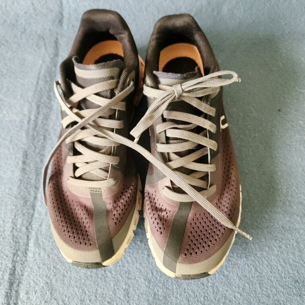 On Cloud Flow‎ Swiss Engineering x 4 Women Size 6.5  Rock Rose training Shoes